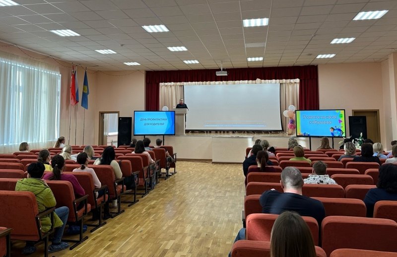 Сотрудники ОМВД России по г.о. Лотошино приняли участие в общешкольном родительском собрании
