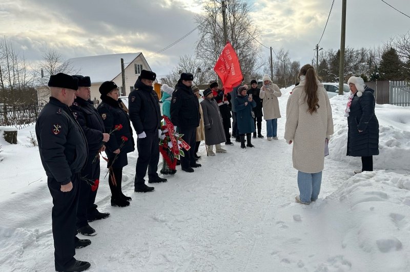 В г.о. Лотошино полицейские приняли участие в митинге памяти