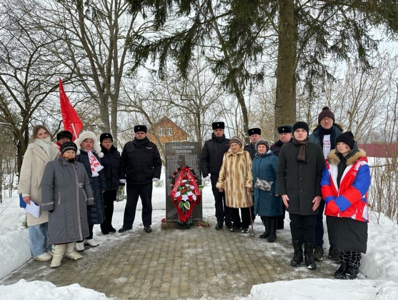 В г.о. Лотошино полицейские приняли участие в митинге памяти