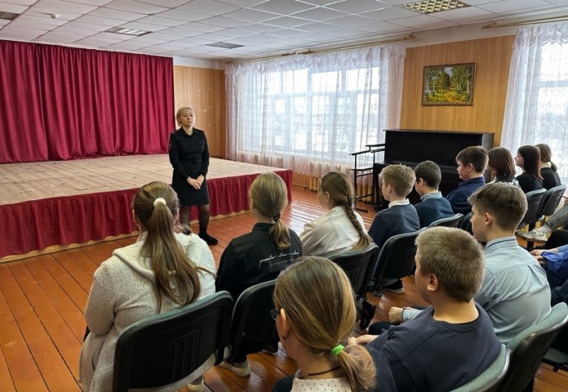 Сотрудники ОМВД России по г.о. Лотошино провели информационно-разъяснительные беседы в местной школе