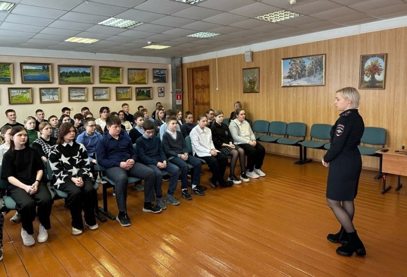 Сотрудники ОМВД России по г.о. Лотошино провели информационно-разъяснительные беседы в местной школе