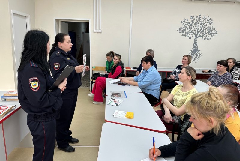 Полицейские в Лотошино приняли участие в родительском собрании